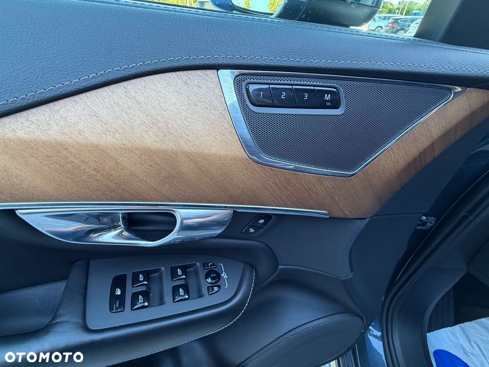 Volvo XC 90 - 30