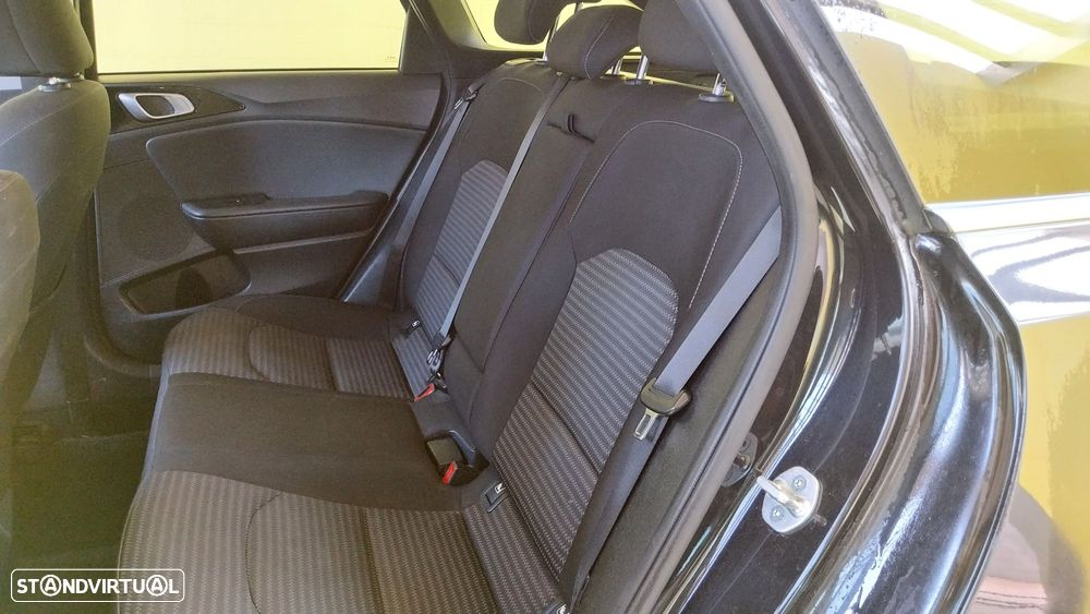 Kia Ceed SW 1.6 CRDi MHEV Dynamic - 17