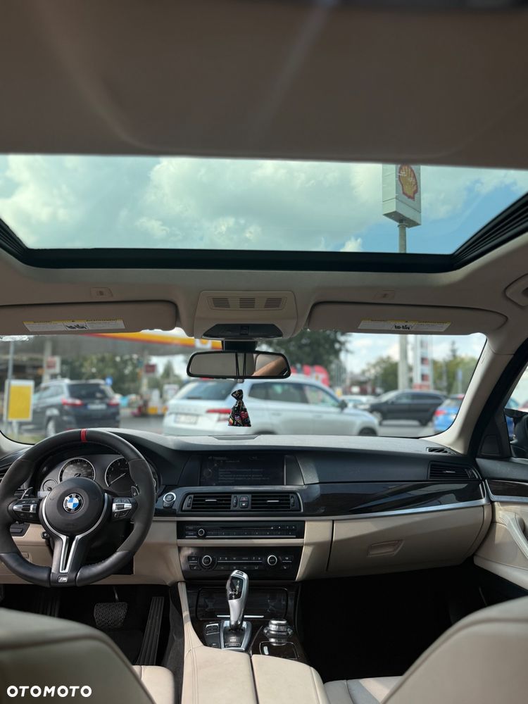 BMW Seria 5 528i Touring - 10