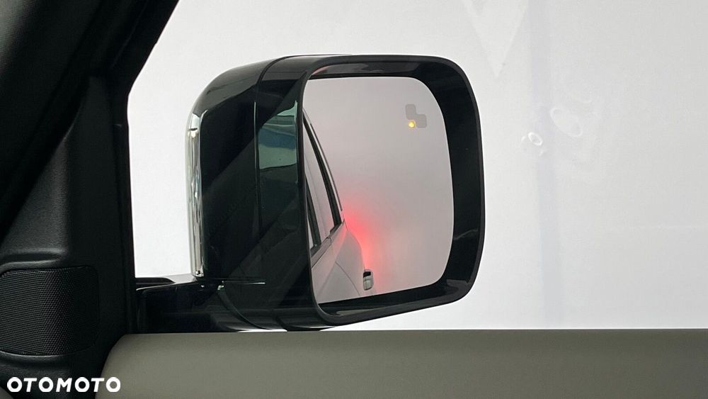 Land Rover Defender - 13