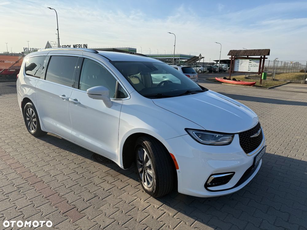 Chrysler Pacifica - 1
