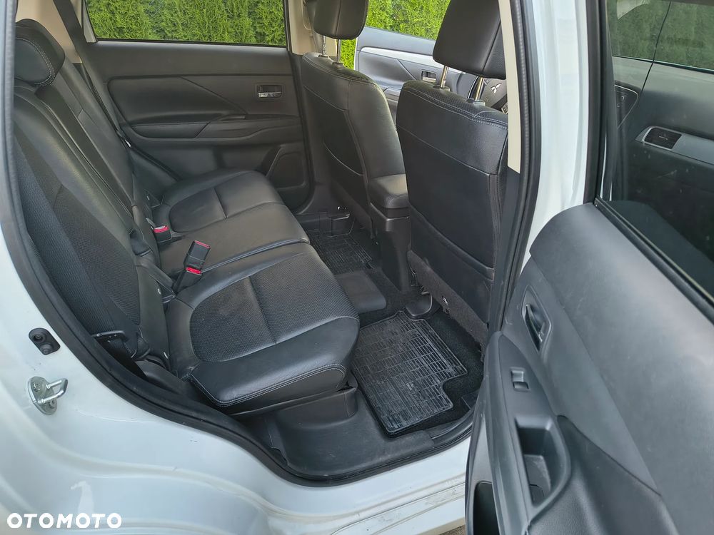 Mitsubishi Outlander Instyle NAVI + - 16