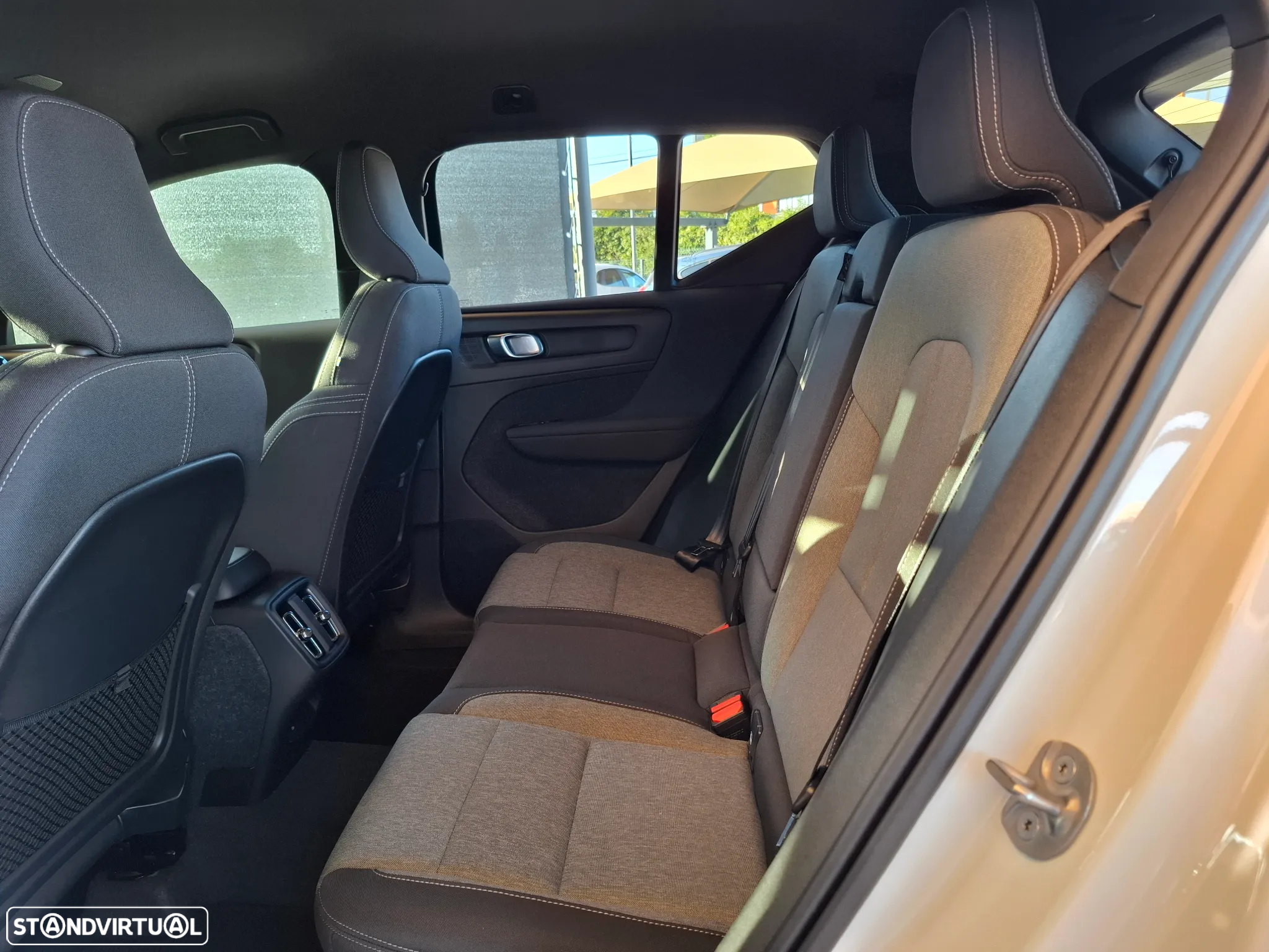Volvo XC 40 1.5 T2 Plus Dark Auto - 34
