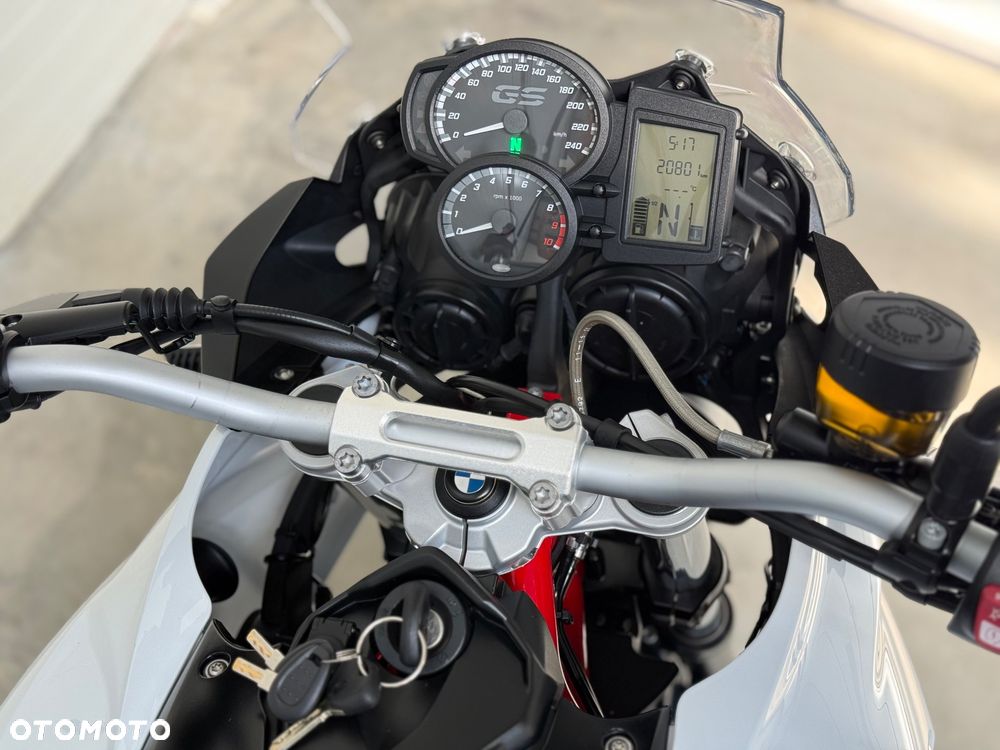 BMW F - 21