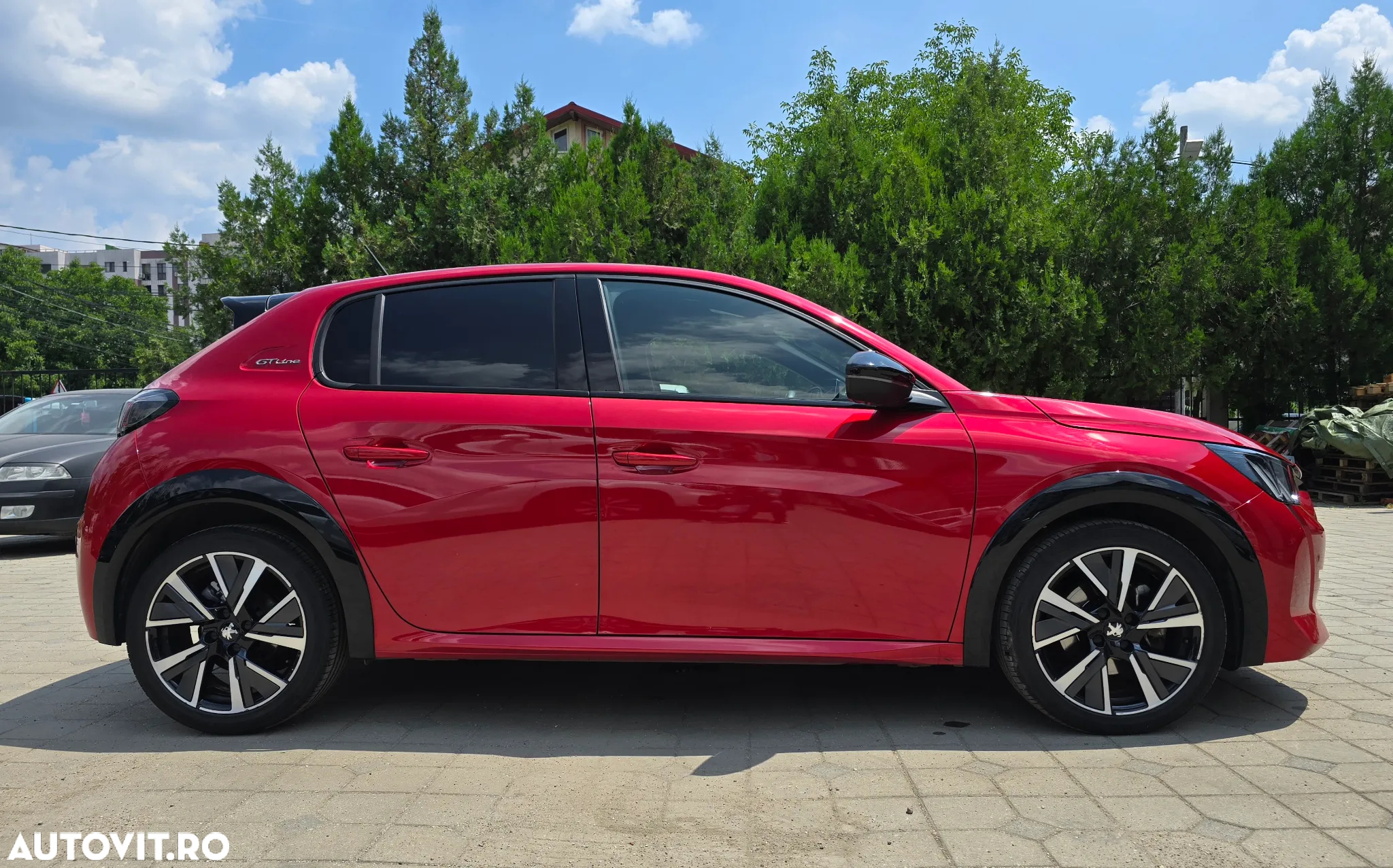 Peugeot 208 1.2 L PureTech STT EAT8 GT Line - 8