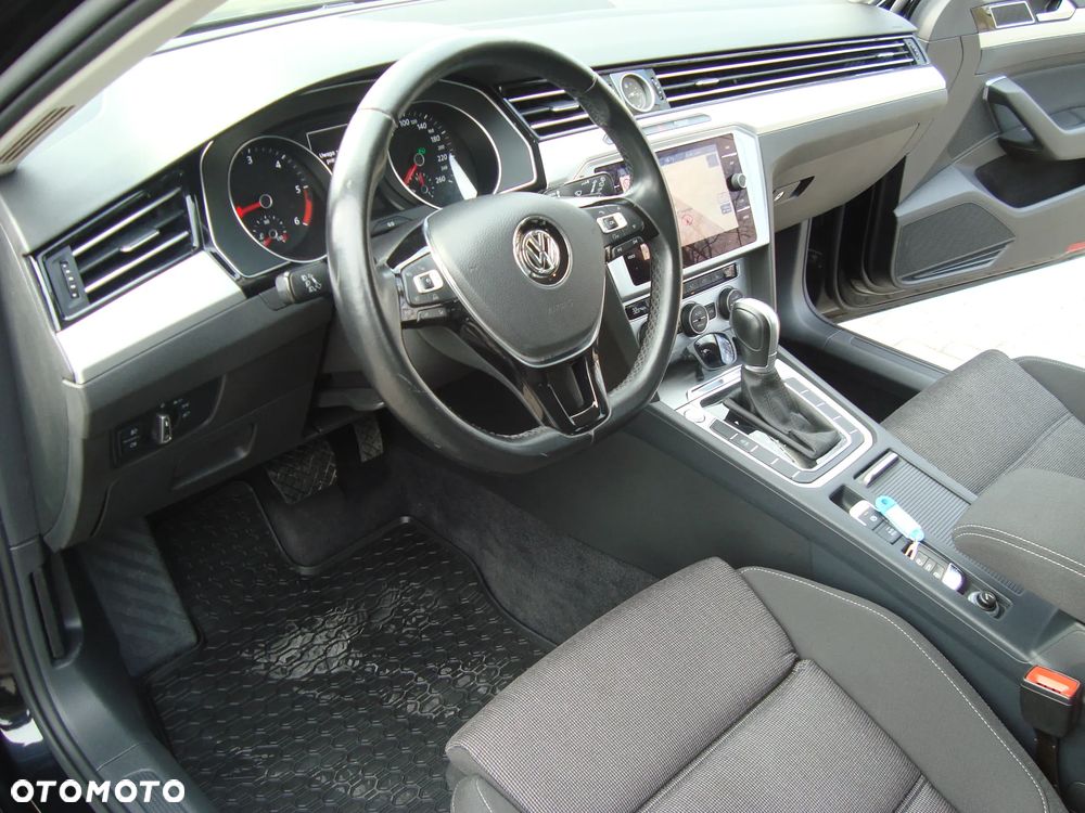 Volkswagen Passat 2.0 TDI SCR DSG Comfortline - 17