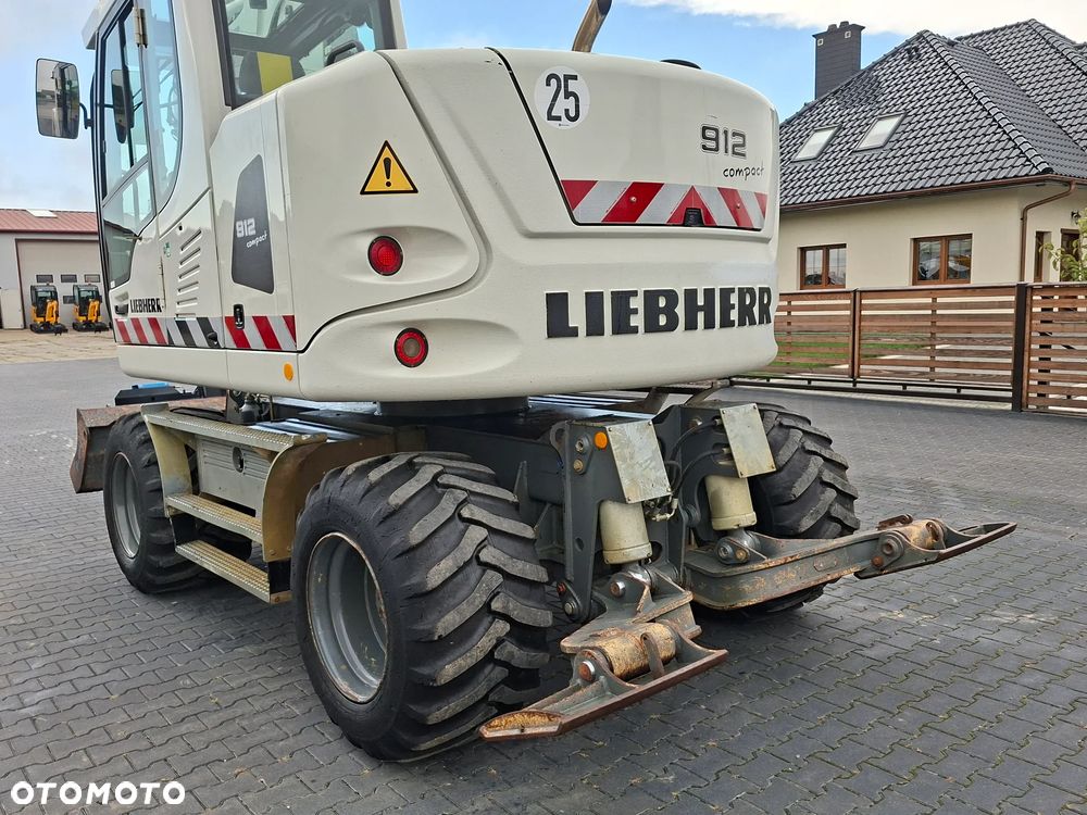 Liebherr A912 Compact - 9