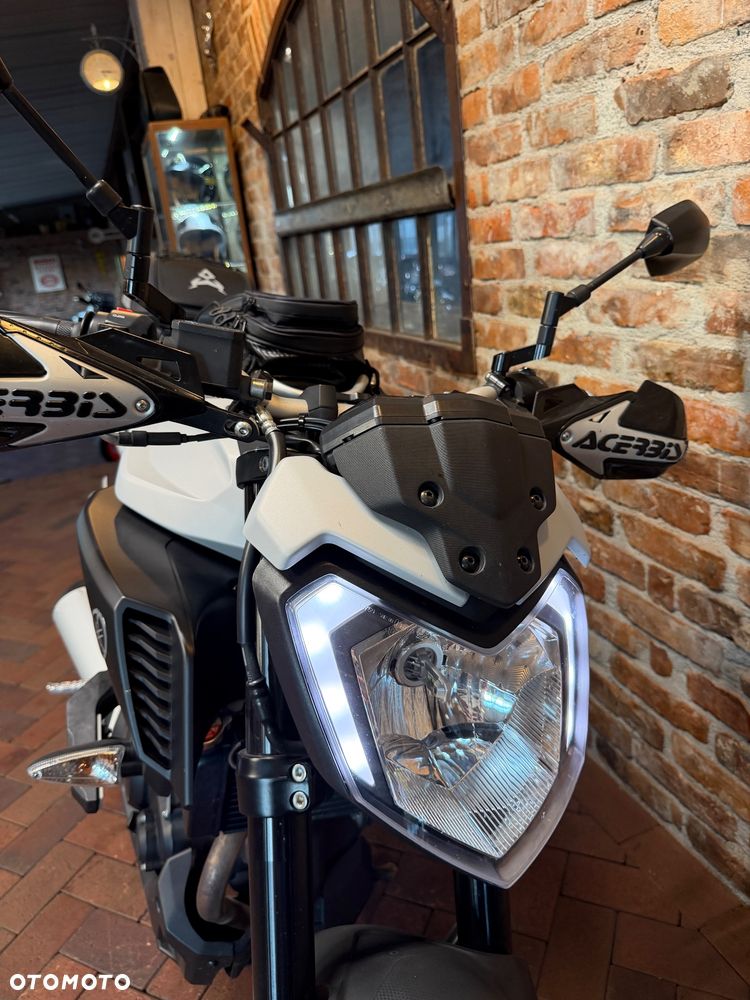 Yamaha MT - 17
