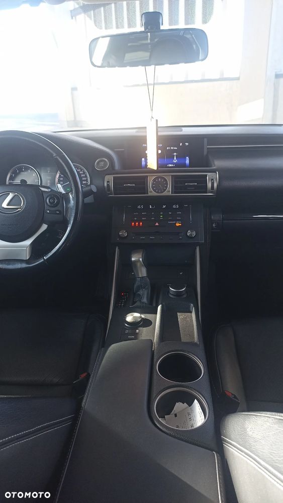 Lexus IS - 14