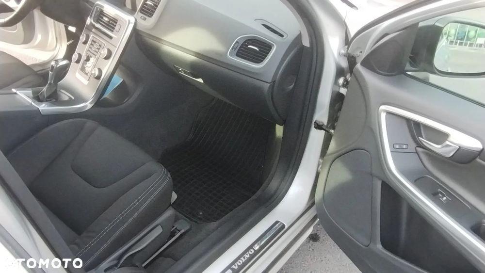 Volvo V60 D3 Drive-E Kinetic - 23