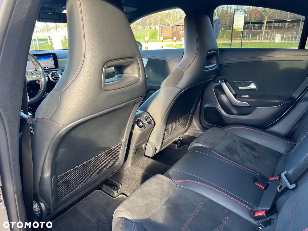 Mercedes-Benz CLA 250 4-Matic AMG Line 7G-DCT - 14