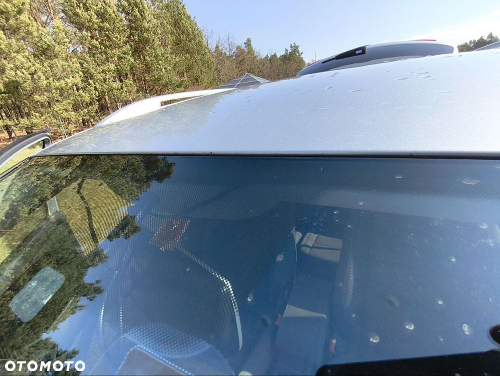 Volkswagen Touran 1.6 TDI DPF BlueMotion Technology DSG Comfortline - 3