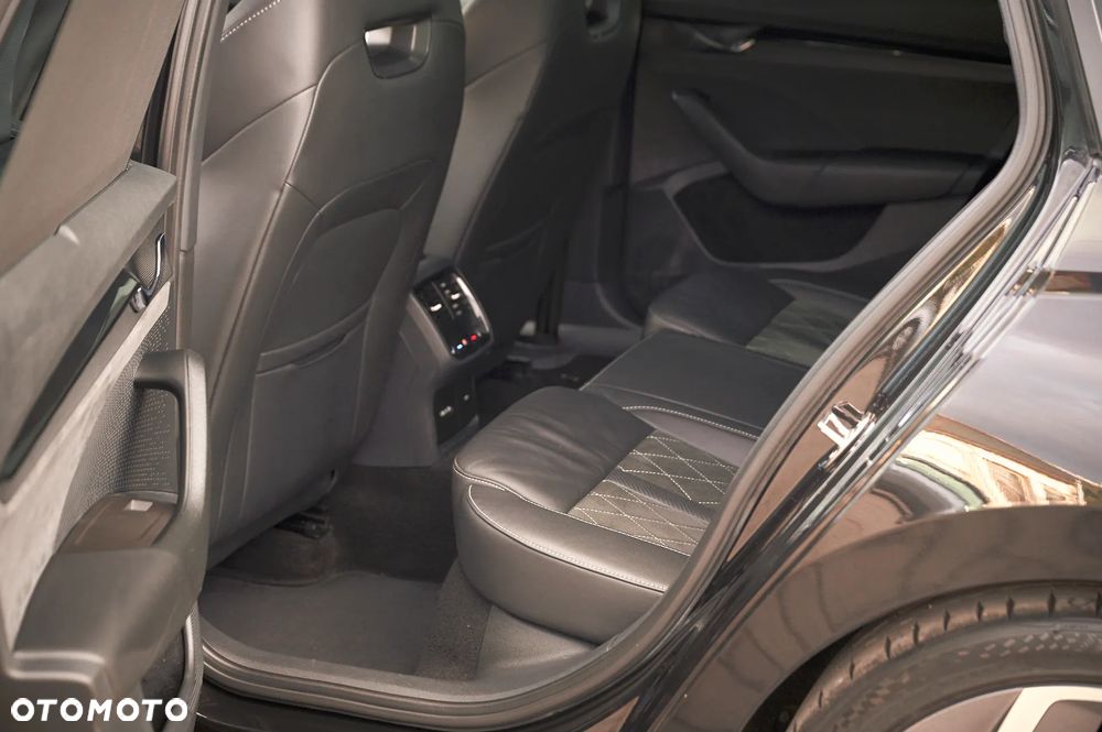 Skoda Octavia 2.0 TDI DSG RS - 22