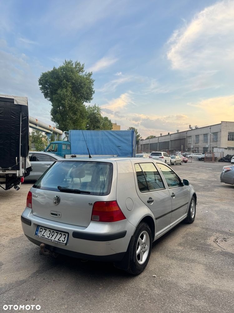Volkswagen Golf - 4