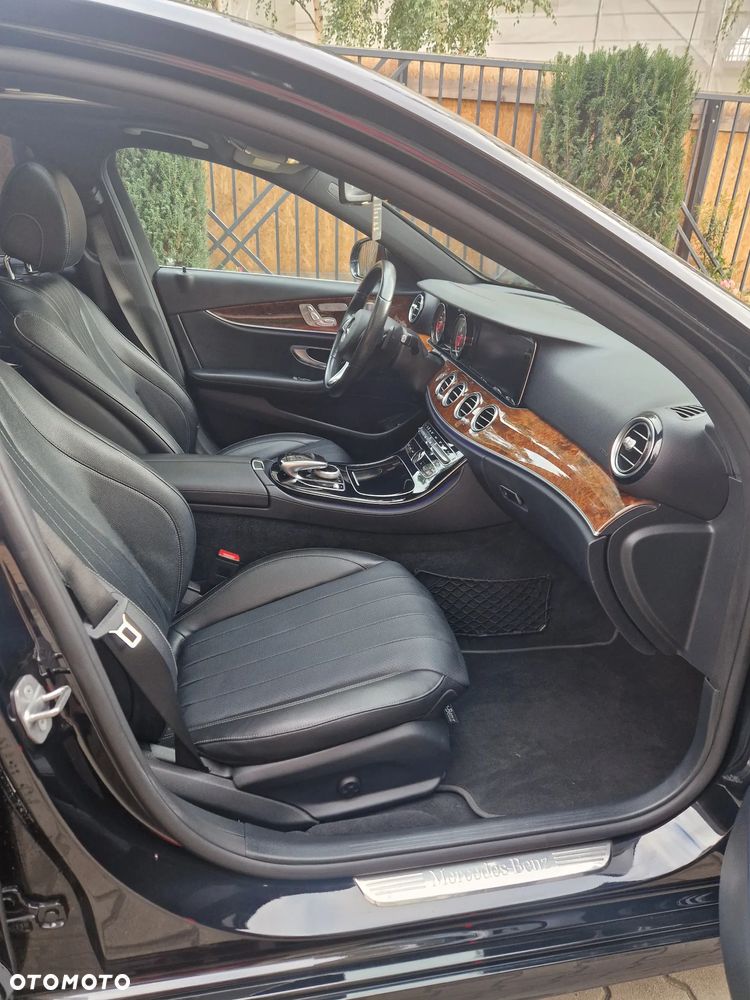 Mercedes-Benz Klasa E 300 9G-TRONIC AMG Line - 7