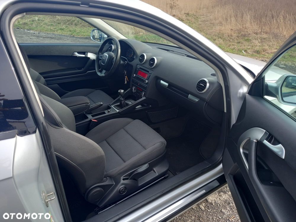 Audi A3 3-drzwiowe 1.6 Ambiente - 9