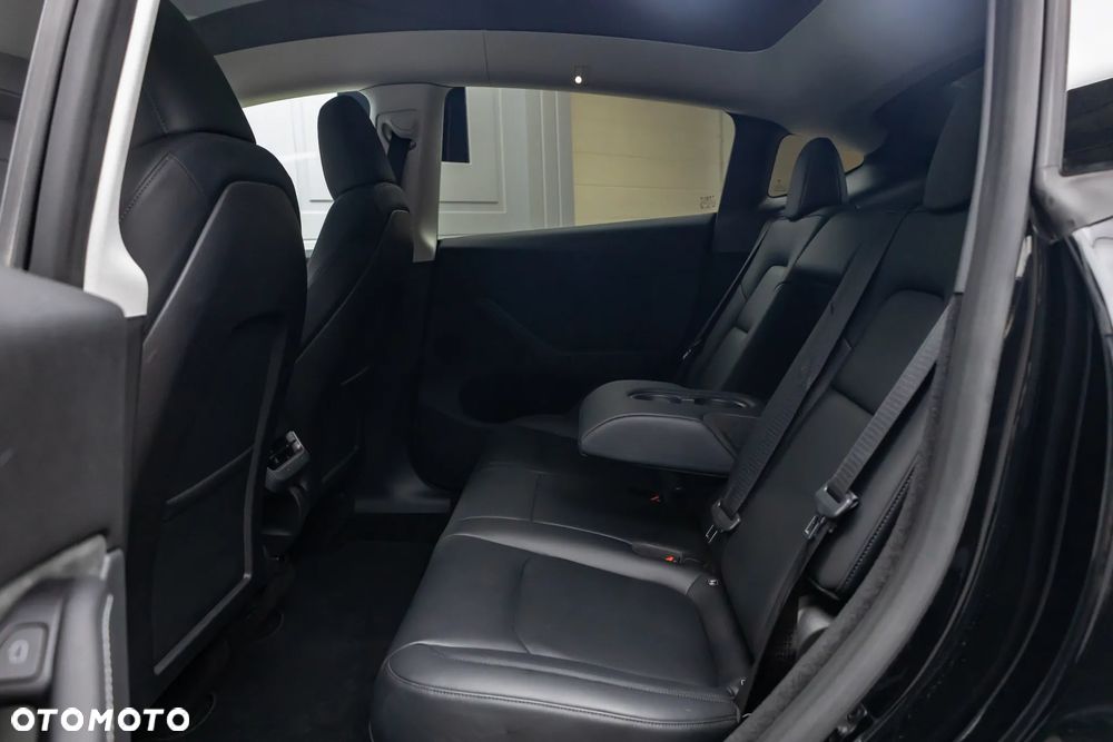 Tesla Y Performance AWD - 10