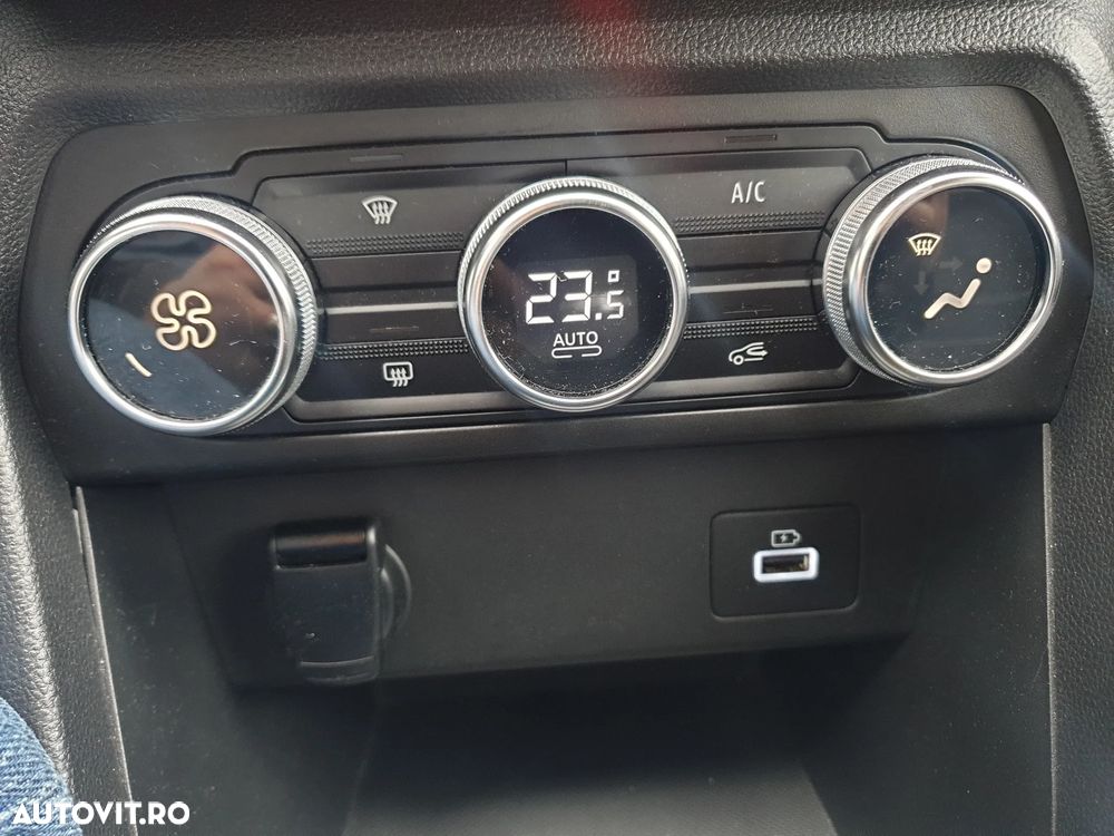 Dacia Logan TCe 90 MT6 Prestige - 27