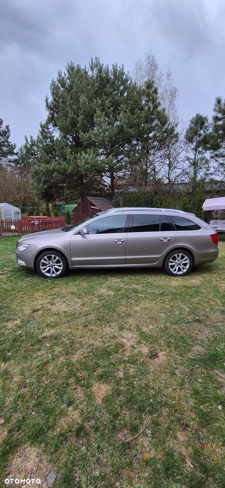 Skoda Superb 2.0 TDI DPF Elegance - 4