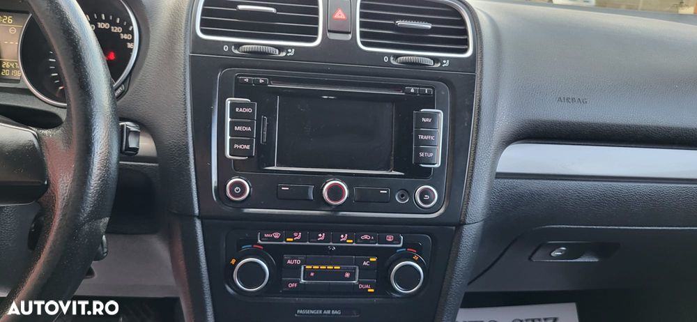 Volkswagen Golf - 22