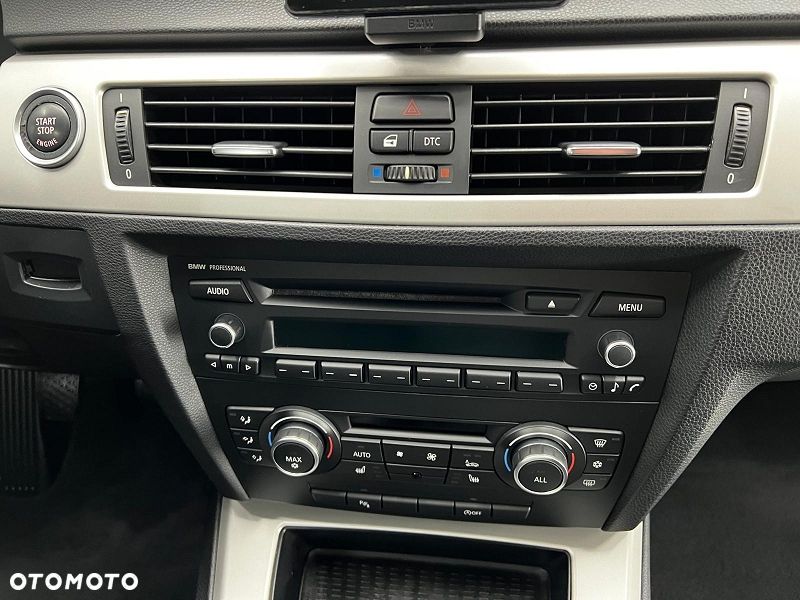 BMW Seria 3 320d - 25