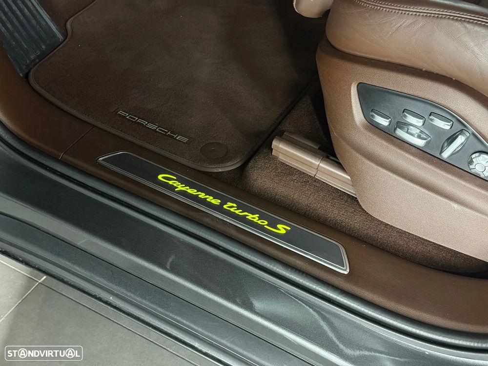 Porsche Cayenne Coupé Turbo S E-Hybrid - 32