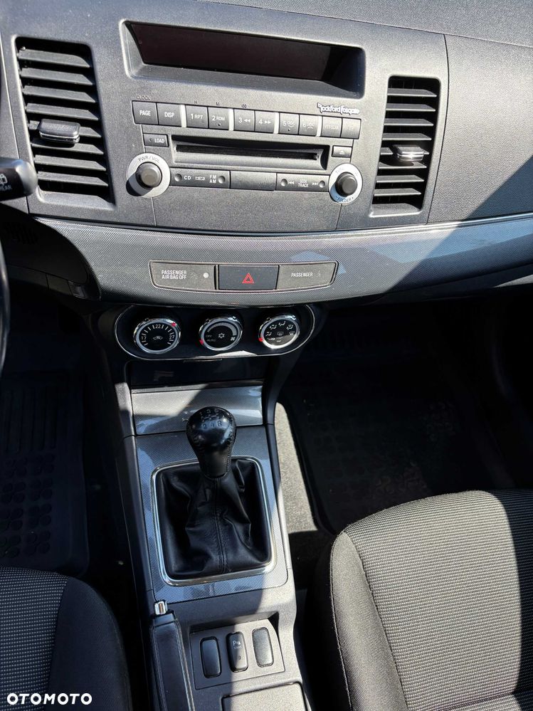 Mitsubishi Lancer - 8