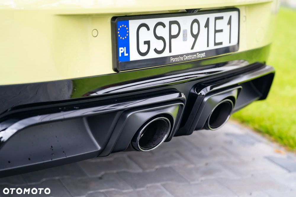 Porsche 911 Carrera T-Hybrid 4 GTS - 10