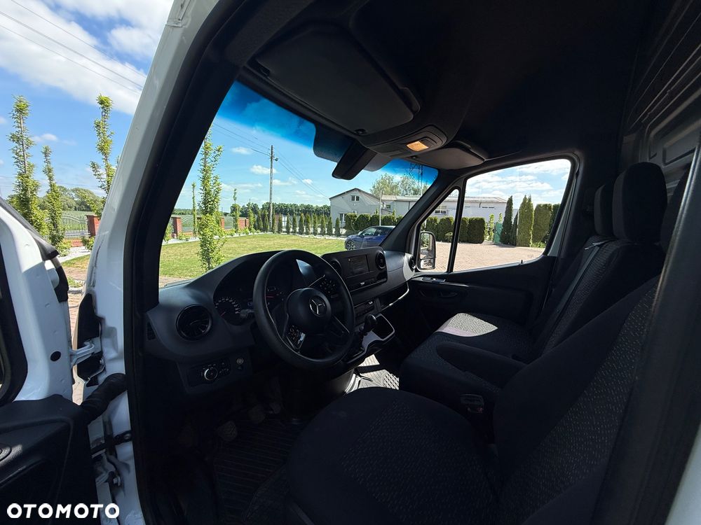 Mercedes-Benz Sprinter - 10
