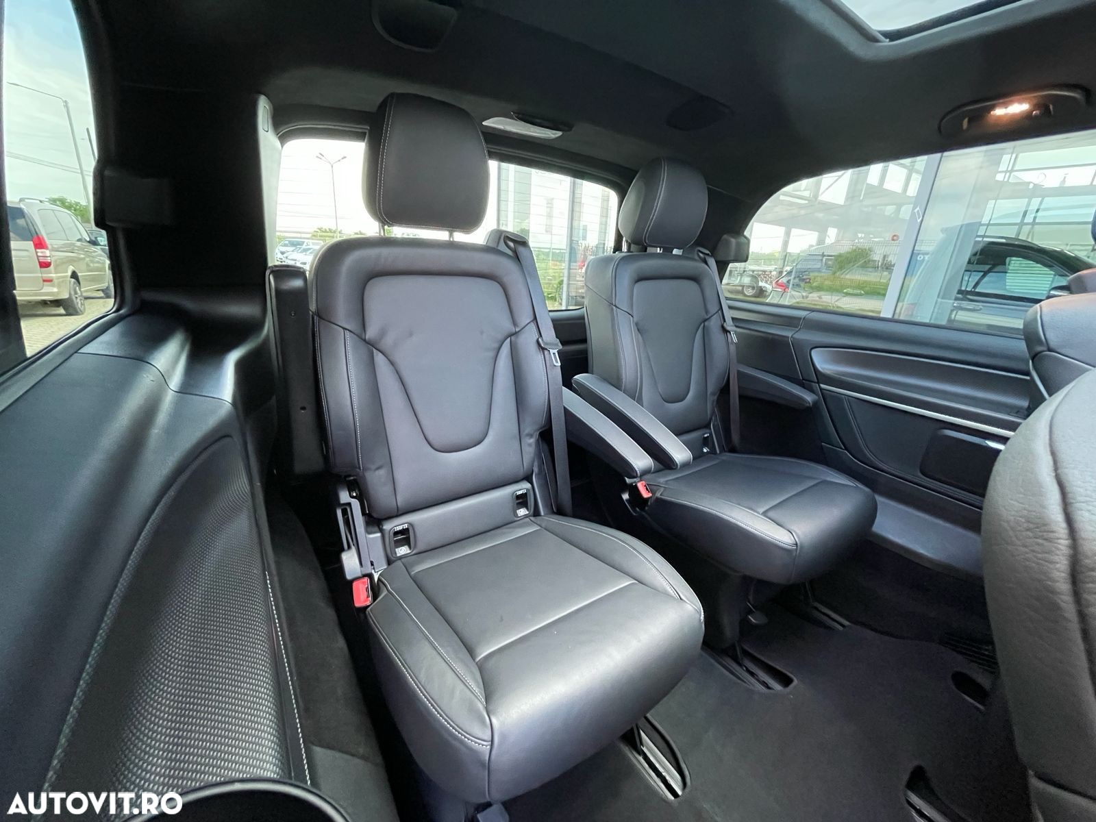 Mercedes-Benz V 300 d lang 4Matic 9G-TRONIC Exclusive - 33