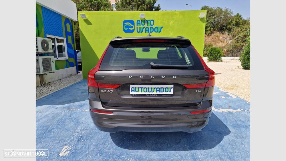 Volvo XC 60 2.0 B4 Momentum Plus — fotografia 6