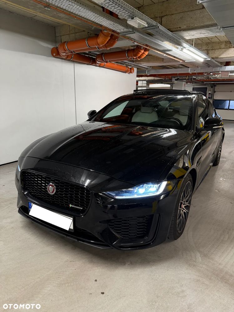 Jaguar XE 2.0 P250 R-Dynamic S - 1