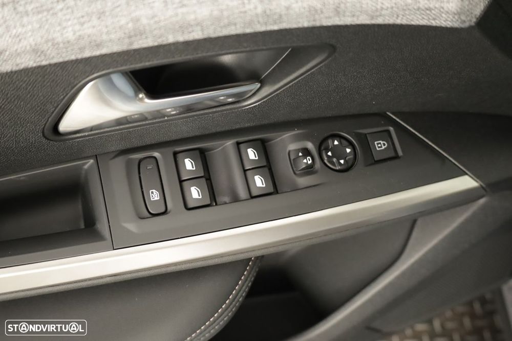 Peugeot 5008 1.2 Hybrid Allure e-DCS6 - 18