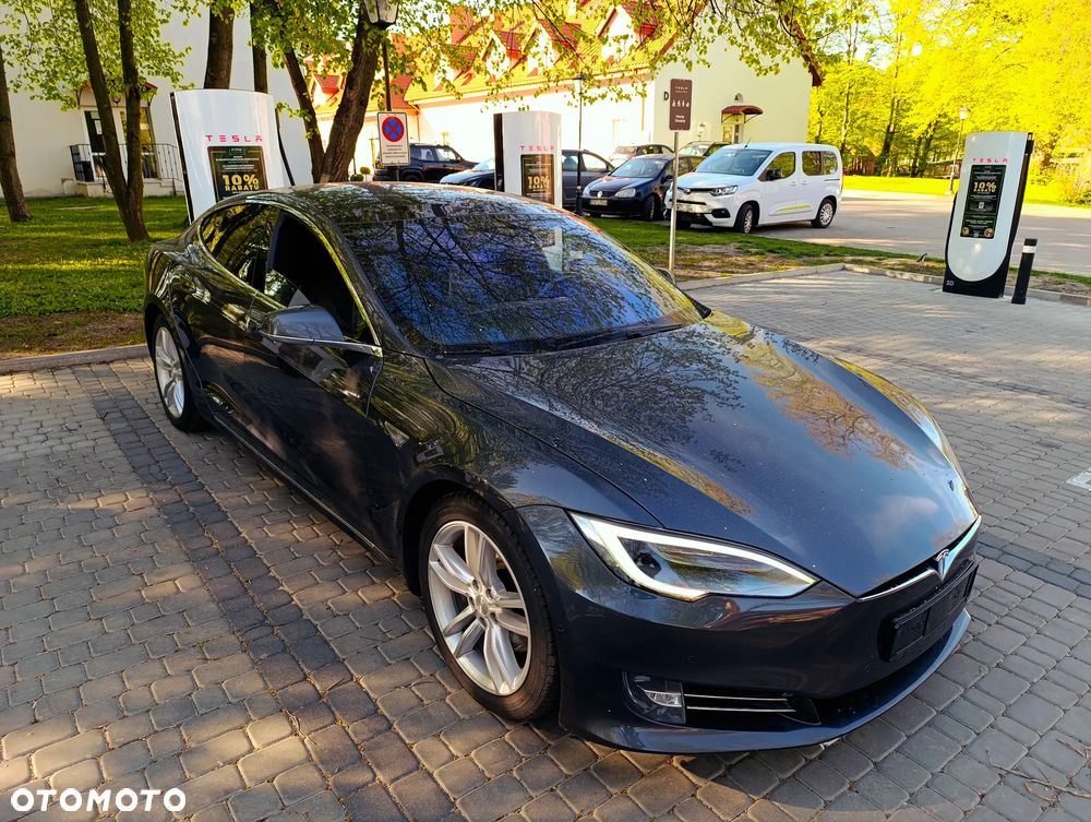 Tesla Model S - 15