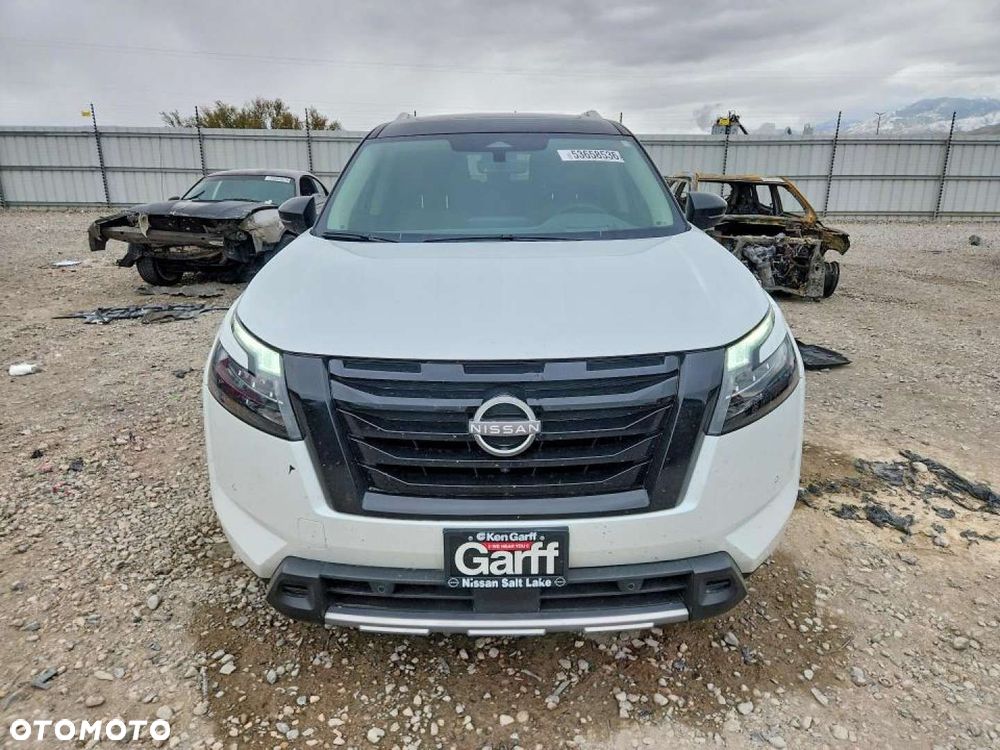 Nissan Pathfinder - 6