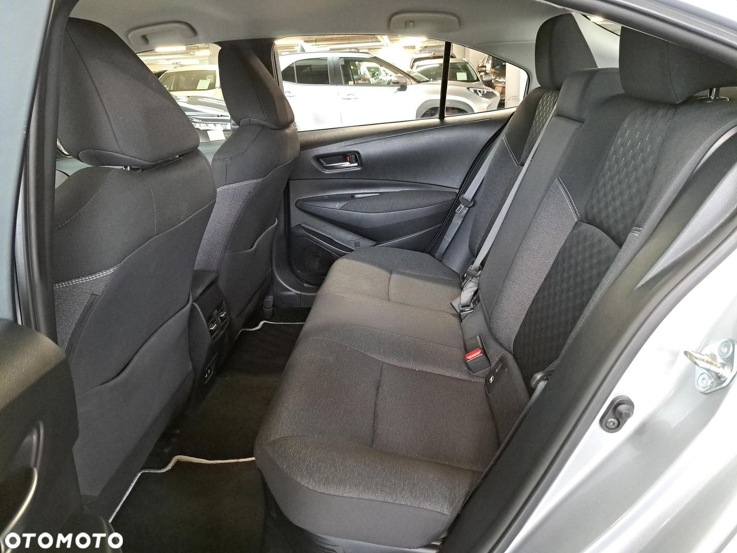 Toyota Corolla 1.8 Hybrid Comfort - 12