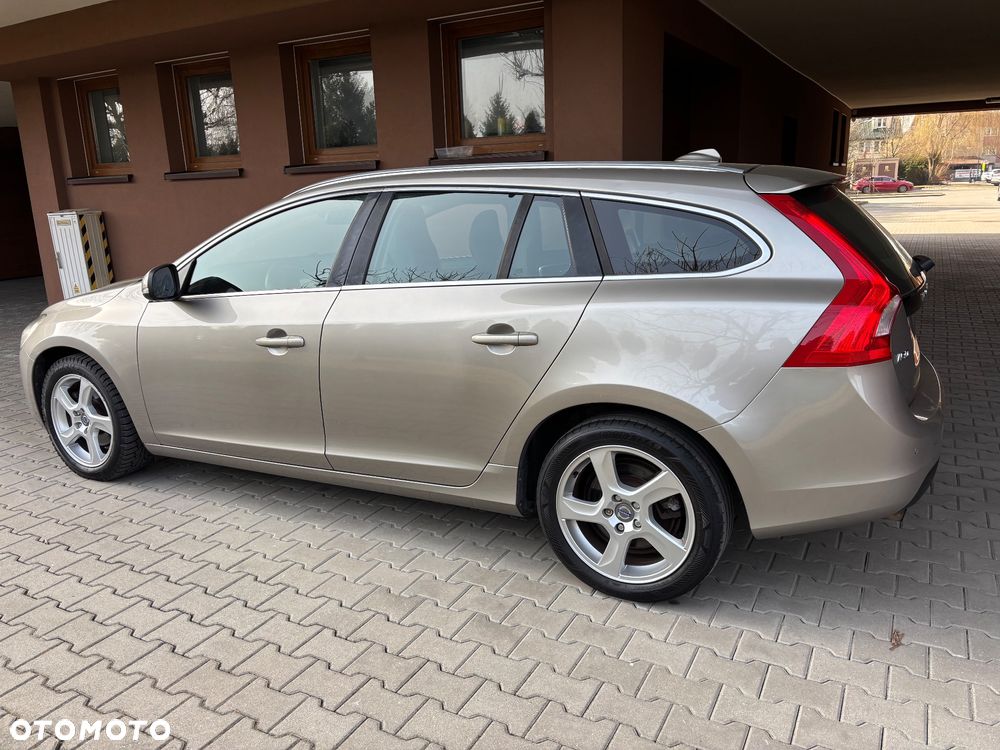 Volvo V60 D3 Summum - 6