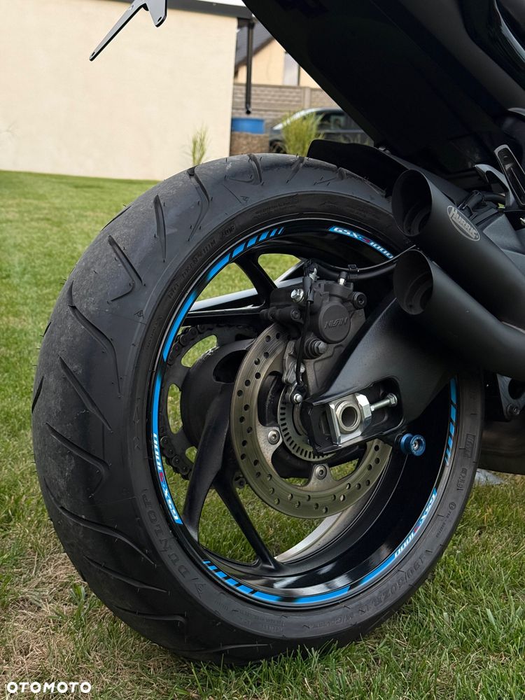Suzuki GSX 1000 - 15