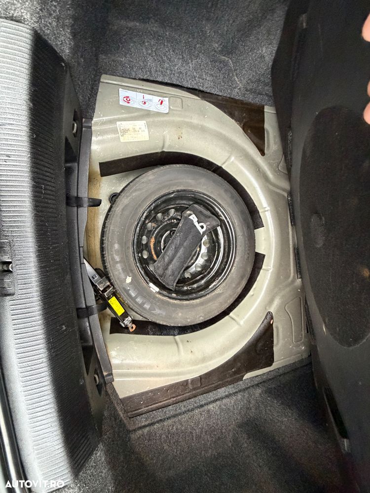 Volkswagen Jetta 1.9 TDI DPF United - 27