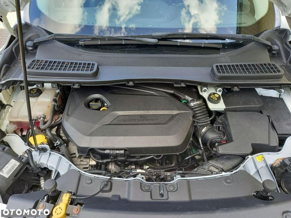 Ford Kuga 1.6 EcoBoost 2x4 Titanium - 16
