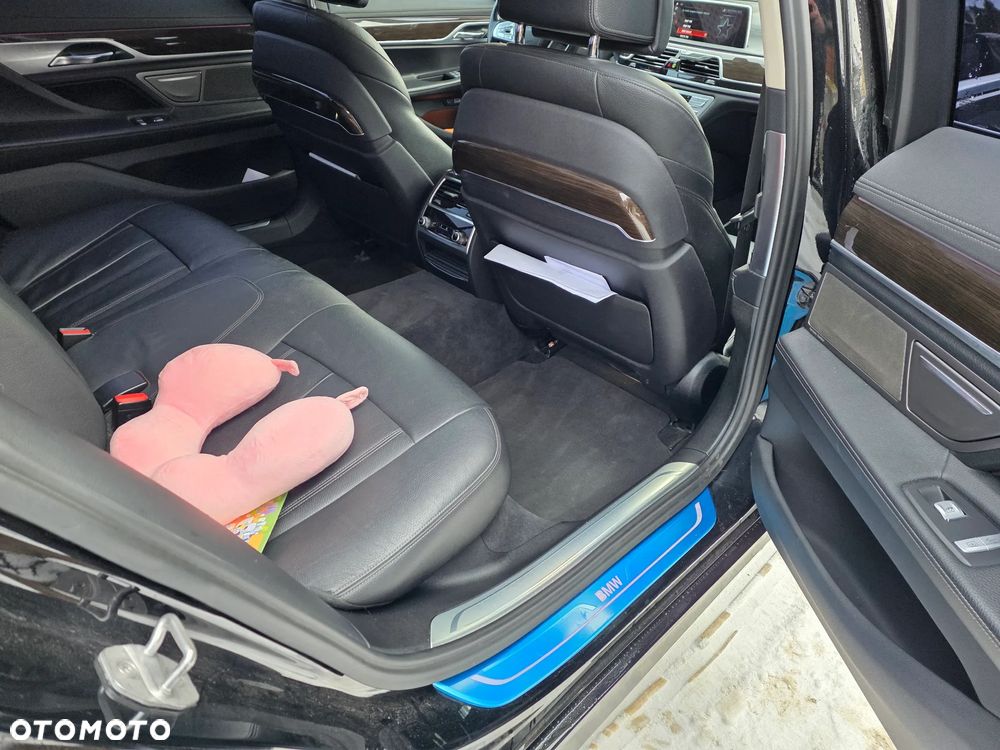 BMW Seria 7 740Li - 20