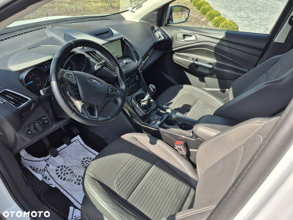 Ford Kuga - 12