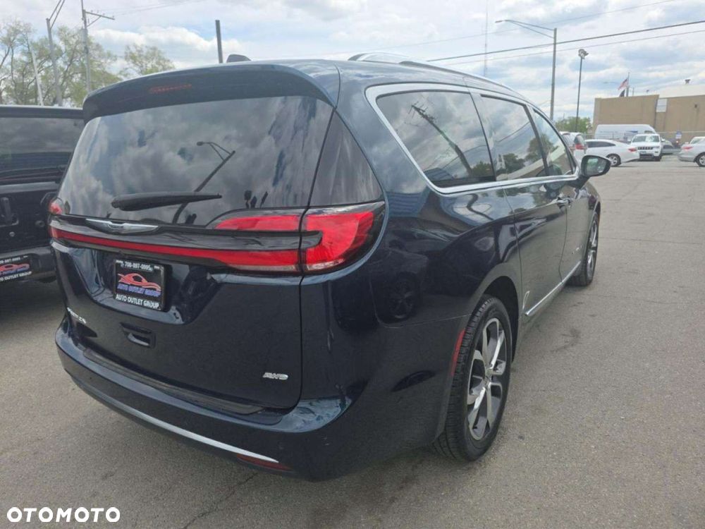 Chrysler Pacifica - 4