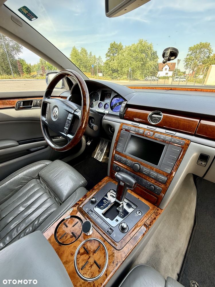 Volkswagen Phaeton - 8