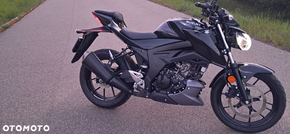 Suzuki GSX - 28