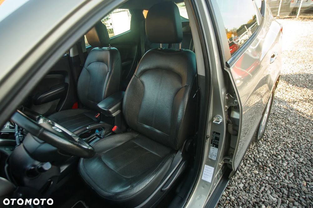 Hyundai ix35 1.7 CRDi 2WD blue Finale Silver - 27
