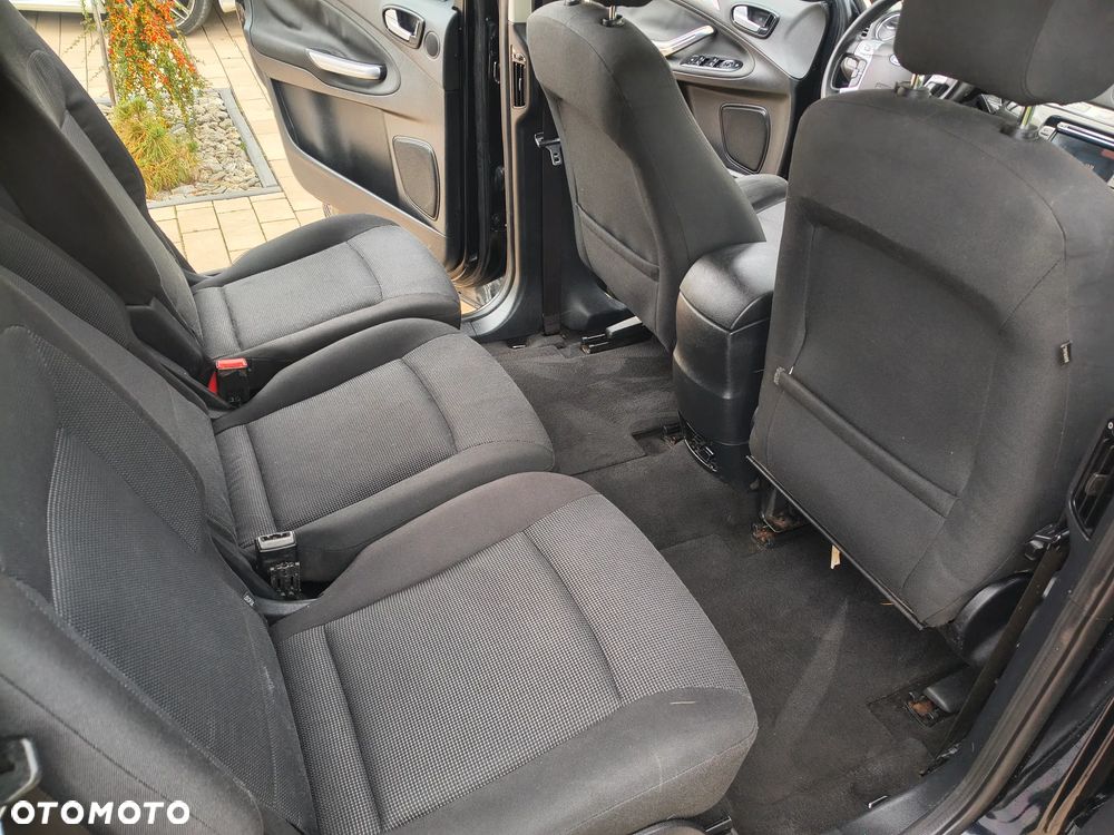 Ford S-Max - 12