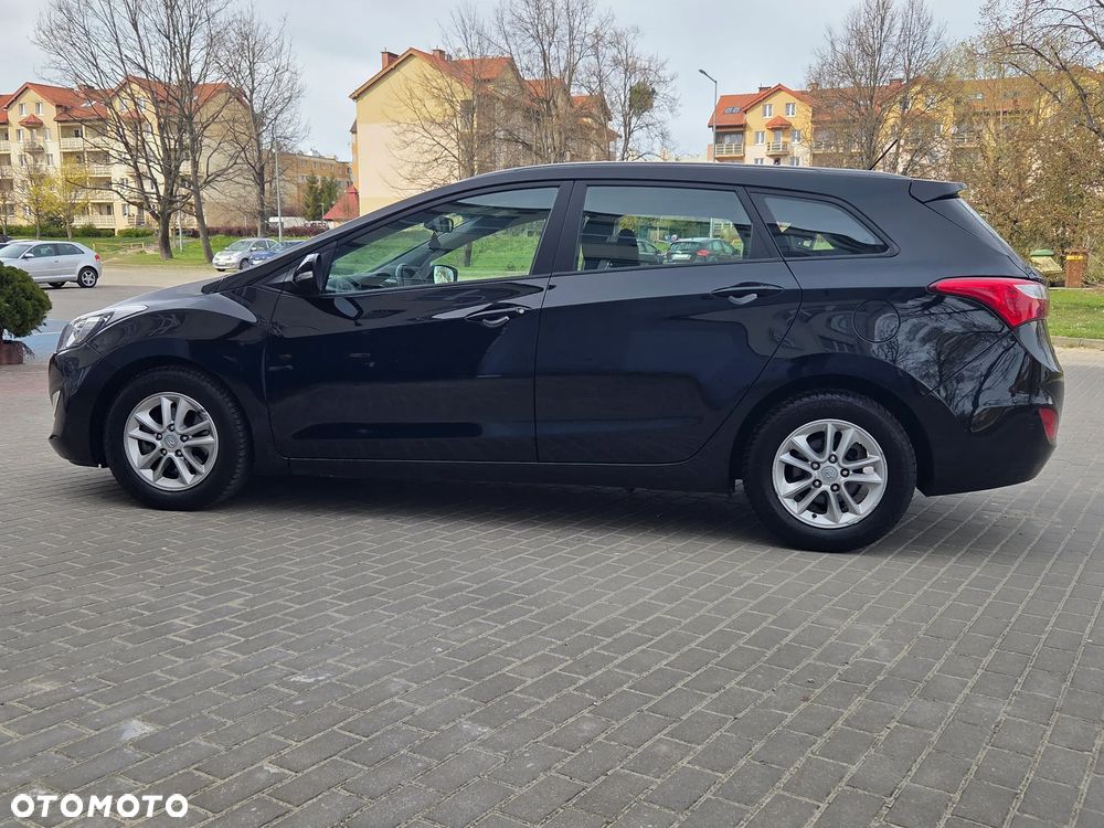 Hyundai i30 blue Kombi 1.6 CRDi Style - 13