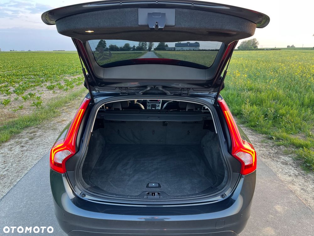 Volvo V60 D3 Momentum - 11