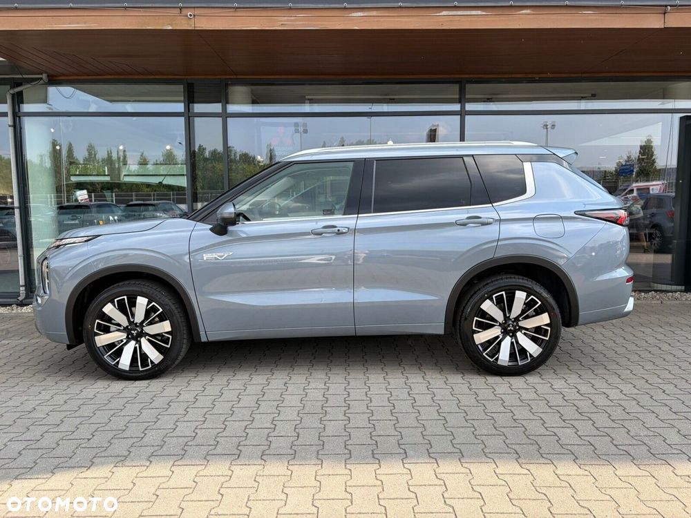 Mitsubishi Outlander - 2